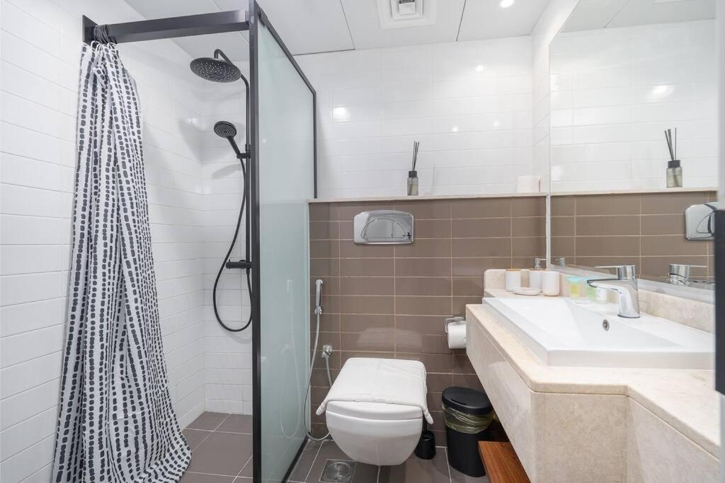New Listing & Just Renovated & Laguna & Czechin