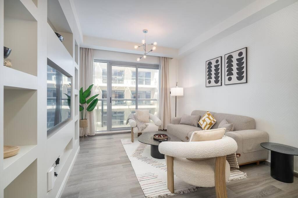 Apartment New Listing & Just Renovated & Laguna & Czechin *