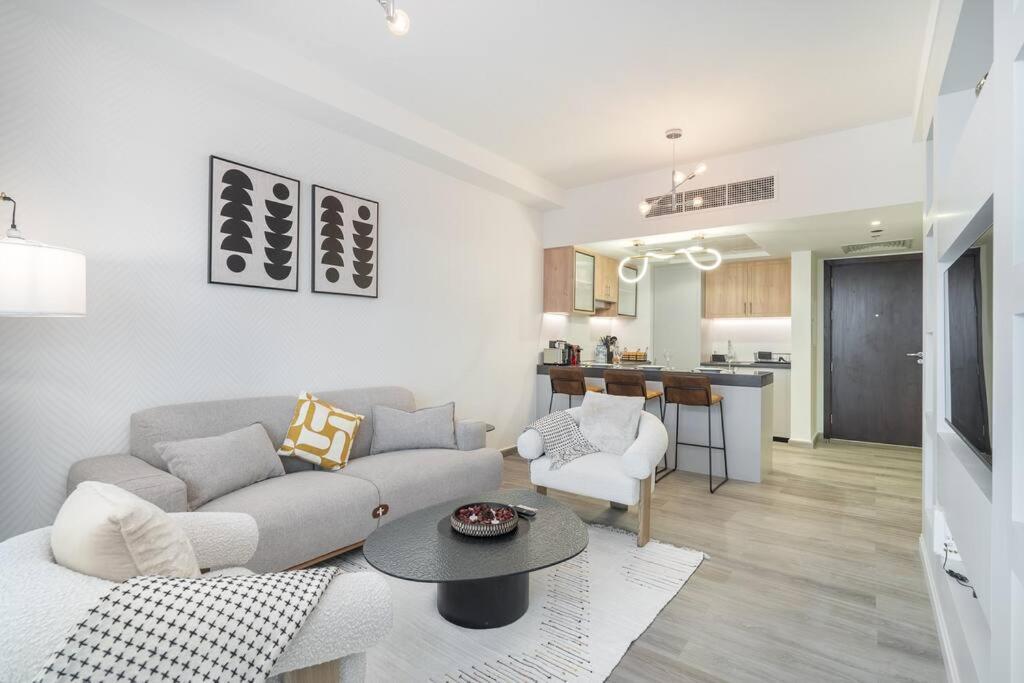 Apartment New Listing & Just Renovated & Laguna & Czechin *
