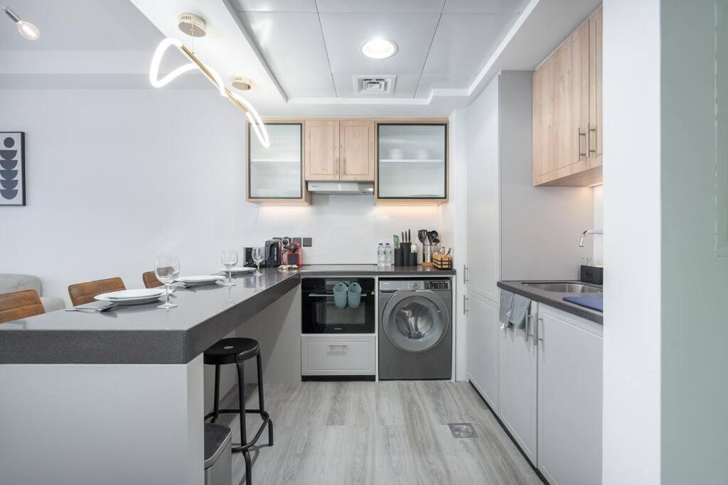 New Listing & Just Renovated & Laguna & Czechin